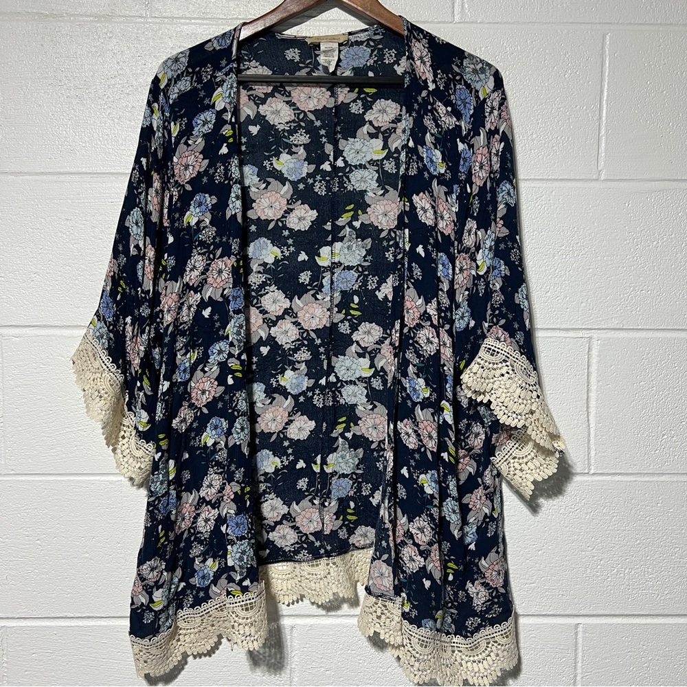 Front of Closet Women’s 2X Kimono Pink Blue Floral Beige Lace Trim Rayon